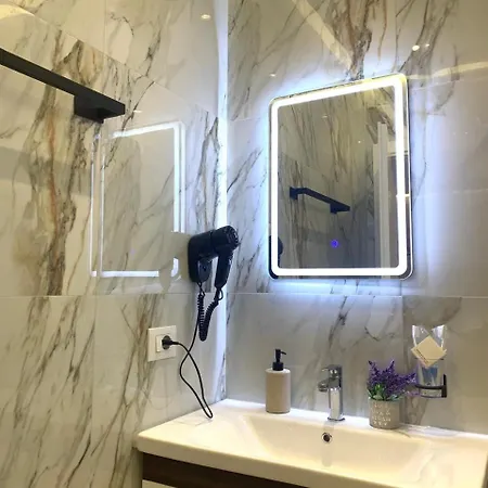 Magnifique 티라나